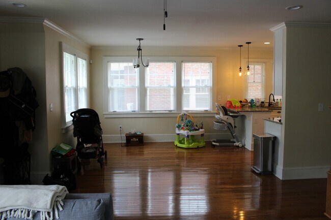 Foto del edificio - Central AVL - Updated Montford Beauty!