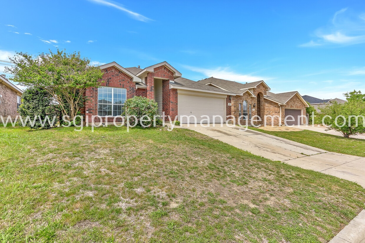 Photo - 413 Windy Hill Ln-