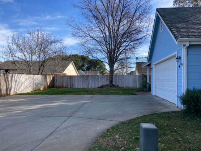 Building Photo - 4 Cleaves Ct