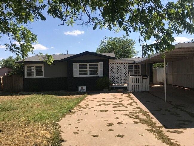 Building Photo - $0 First Month's Rent / $0 Deposit at Move-in