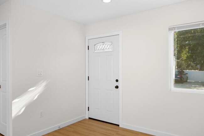 Foto del edificio - 7649 Thousand Oaks Dr