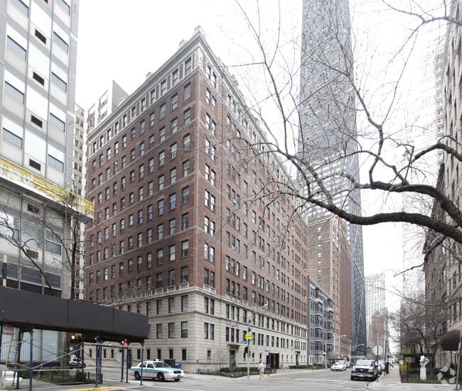 Building Photo - 227-237 E Delaware Pl