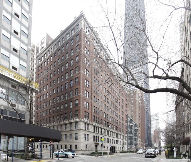 Foto del edificio - 227-237 E Delaware Pl