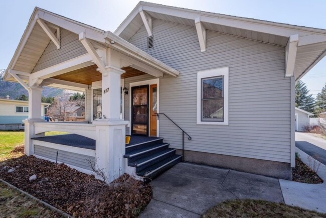 Building Photo - 817 Poplar St