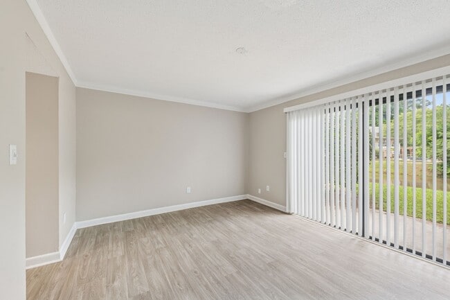 Building Photo - Pinewood Station