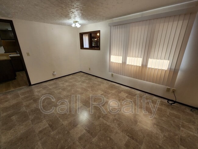 Foto del edificio - 8809 E Liberty Ave