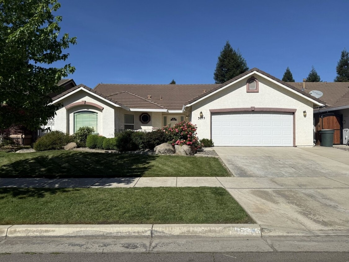 Charming 3-bedroom, 2-bath home in North Merced! - Charming 3-bedroom, 2-bath home in North Merced!