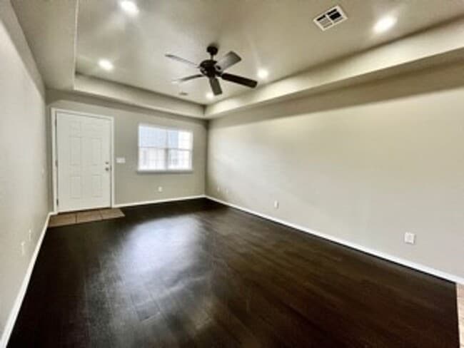 Foto del edificio - Spacious 3-Bed, 2.5-Bath Fourplex with Gar...