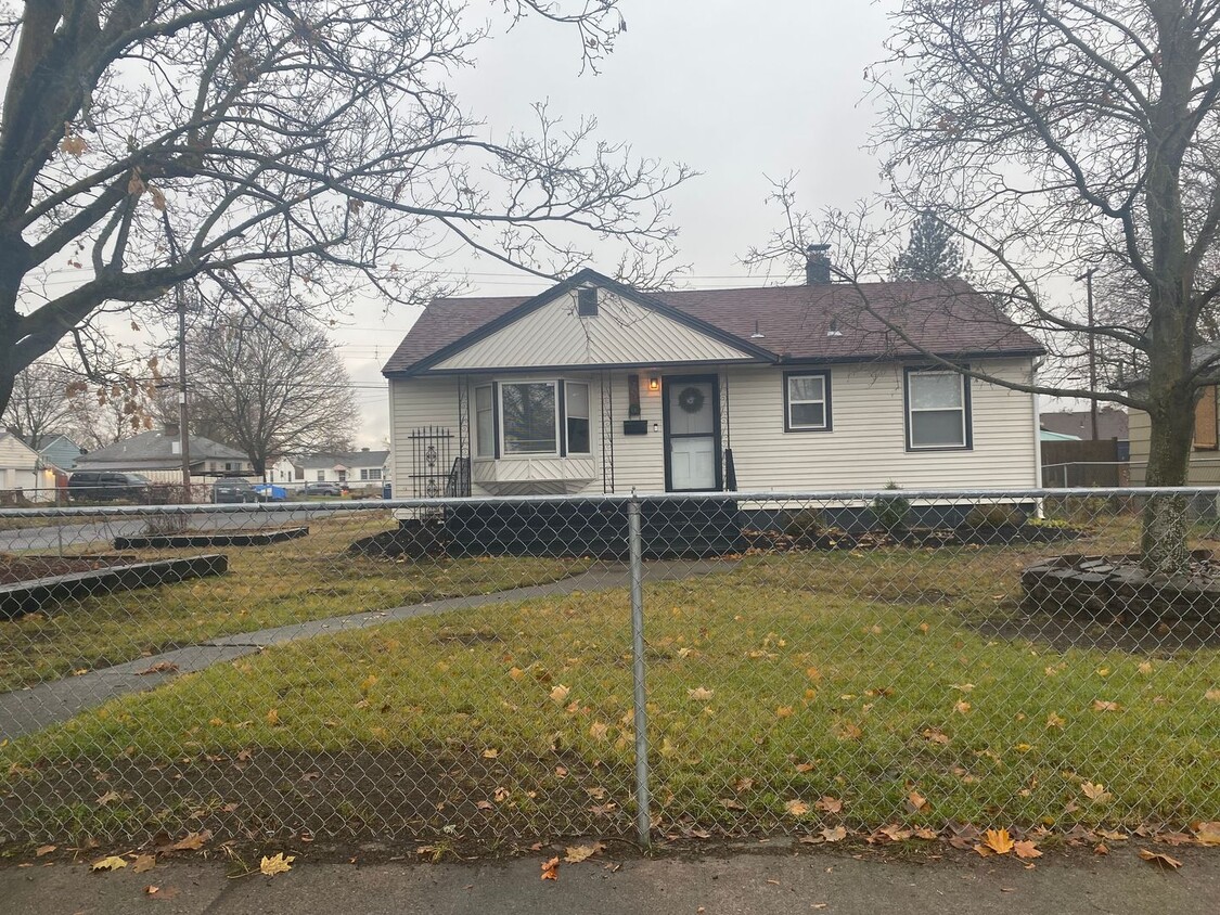 Primary Photo - Audubon-Downriver Neighborhood 3+ bedroom,...