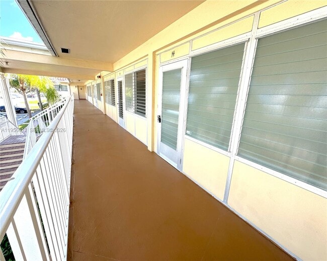 Building Photo - 2800 NE 28th St