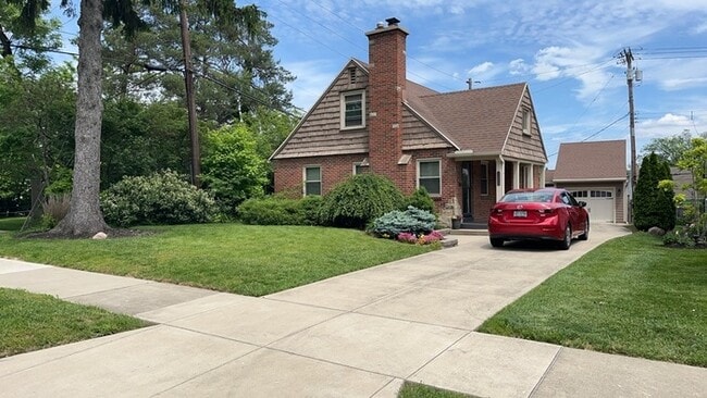 Photo - 2400 Hillview Ave House