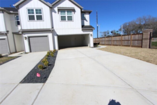 Building Photo - 27802 Western Crk Ct