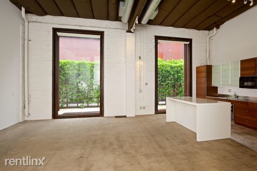 Building Photo - Studio, 1 bath Apartment - 1945 B St Ste B