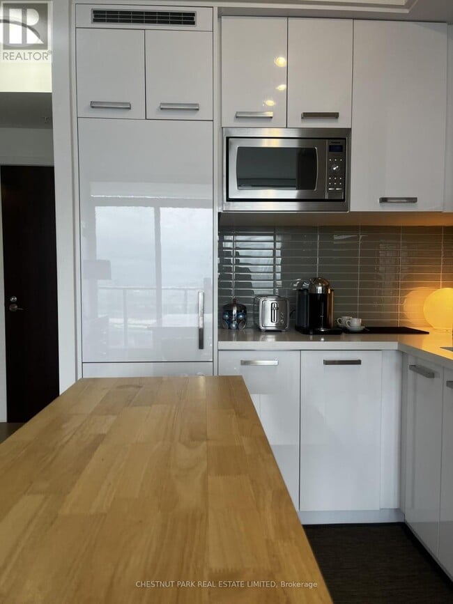 Photo du bâtiment - 120 Bayview Ave