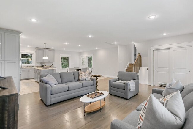 Foto del edificio - 4400 Weyburn Dr