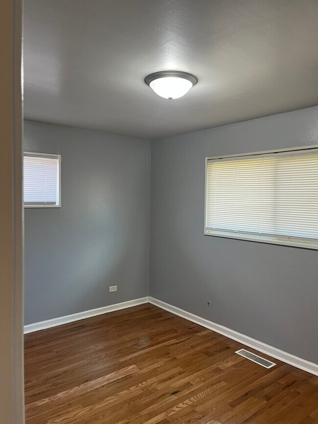 Foto del edificio - 1312 Greenbay Ave