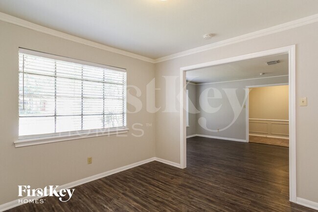 Foto del edificio - 3811 Fernglade Dr