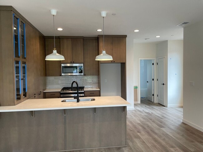 Building Photo - Wonderful Modernized 4-bedroom, 3-bath Home in North Portland!