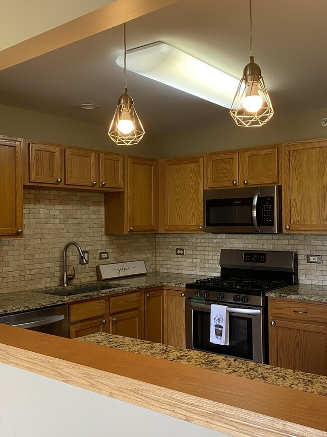 Building Photo - 13922 S Bristlecone Dr
