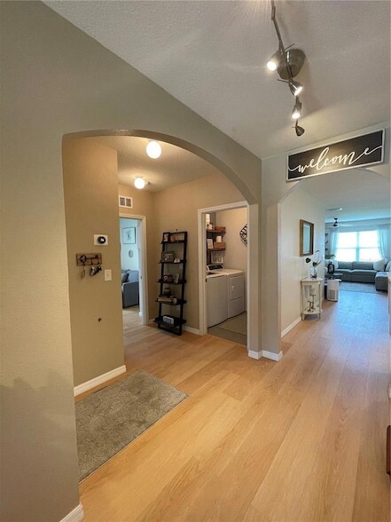 Building Photo - 5504 Raymond Way