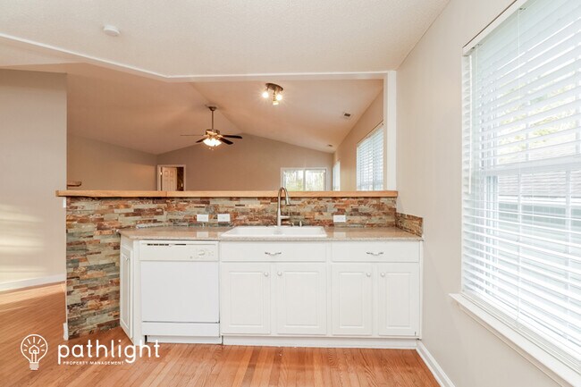 Foto del edificio - 110 Creeks End Circle, Mills River, NC, 28759