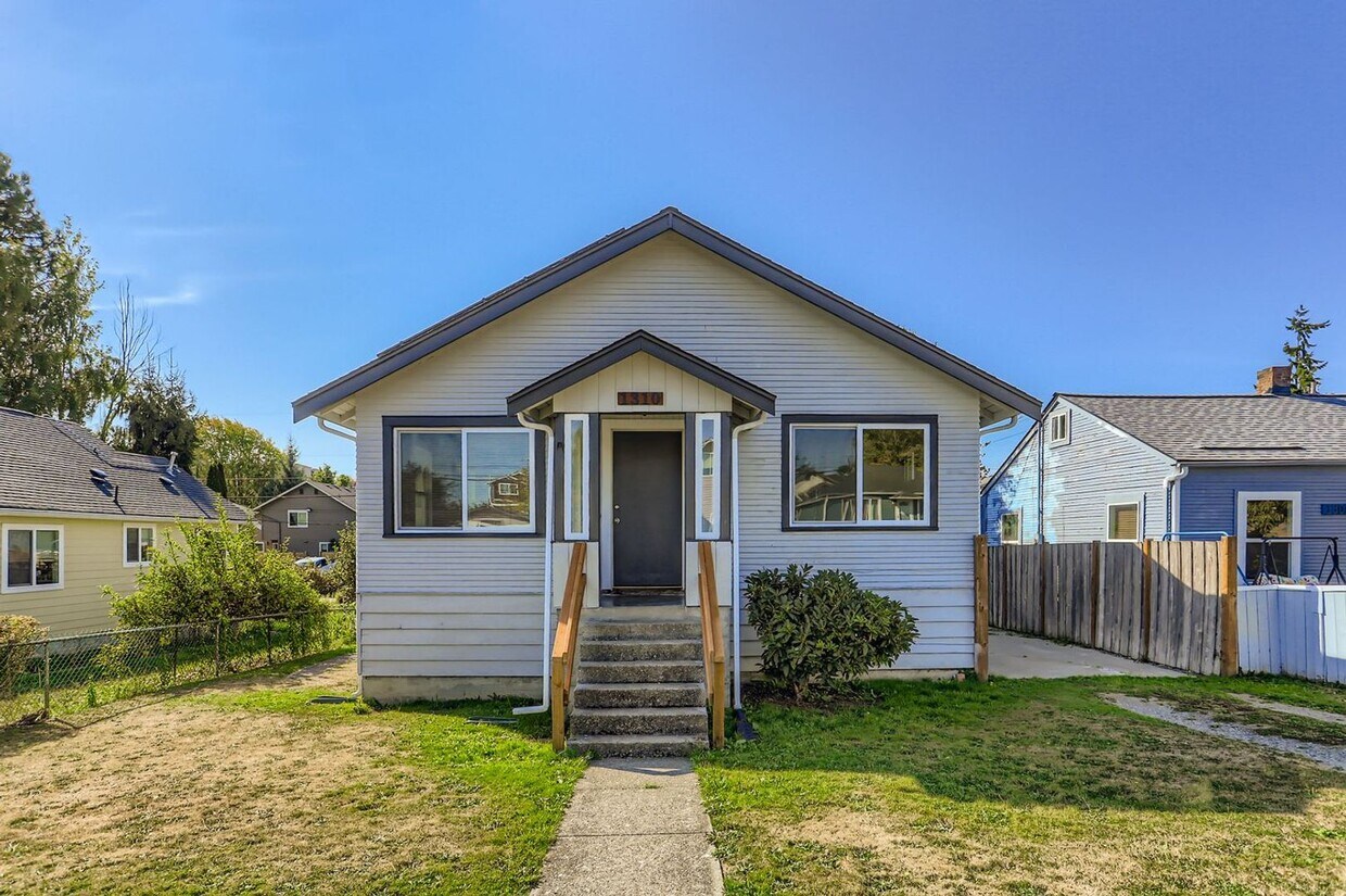 Foto principal - 3bed/1bath Home in Everett!