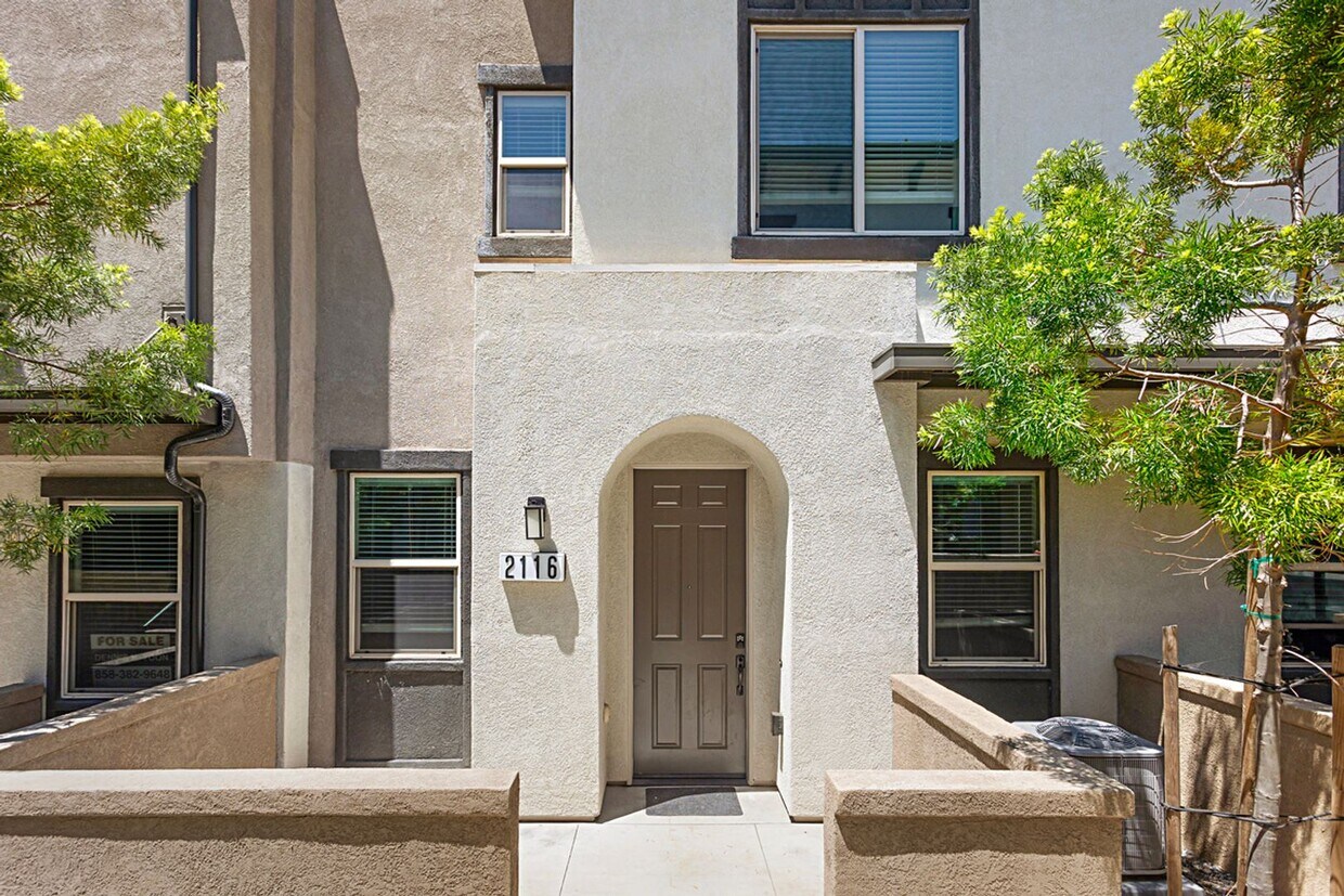 Primary Photo - 2116 Solara Ln