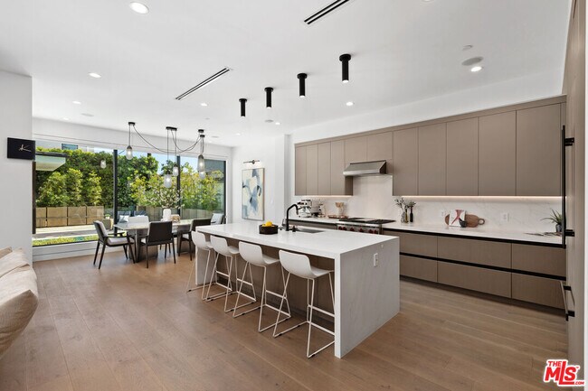 Foto del edificio - 714 N La Jolla Ave