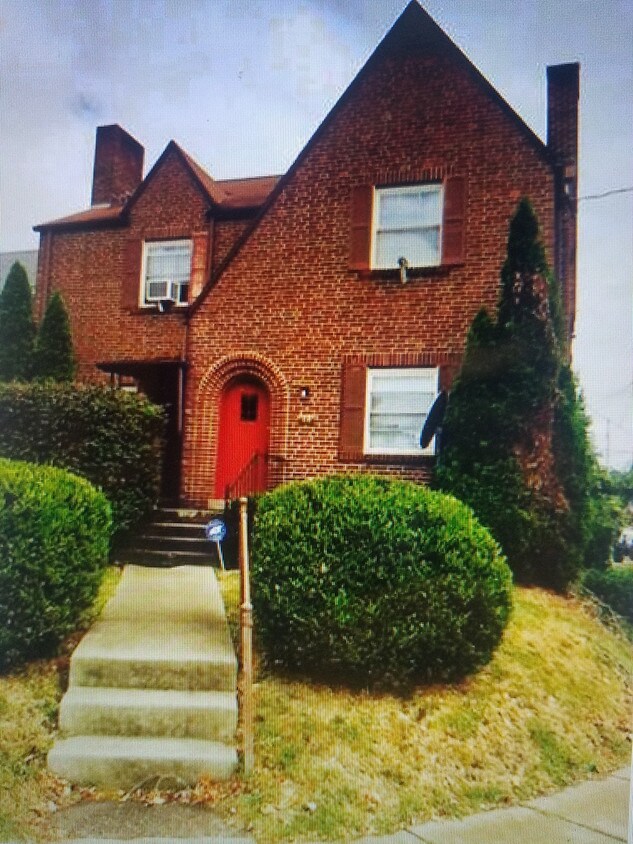 800 Kanawha Blvd W Unit 1, Charleston, WV 25302 Room for Rent in