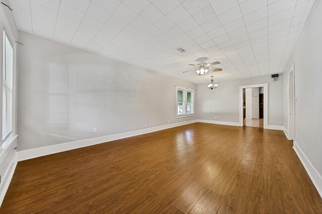 Living and Dining combo - 1409 Pearson St