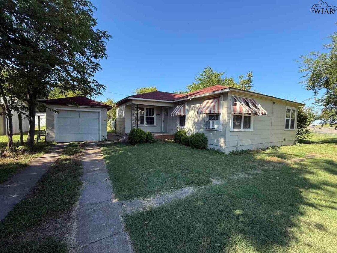 Primary Photo - 1820 Kell W Blvd