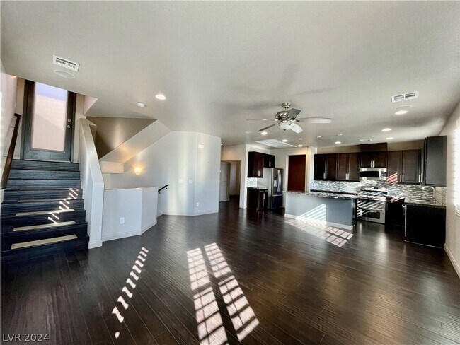 Building Photo - 10595 Acacia Park Pl
