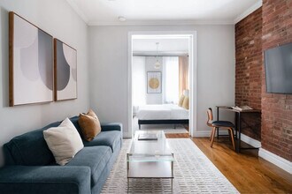 Building Photo - 246 Mott St
