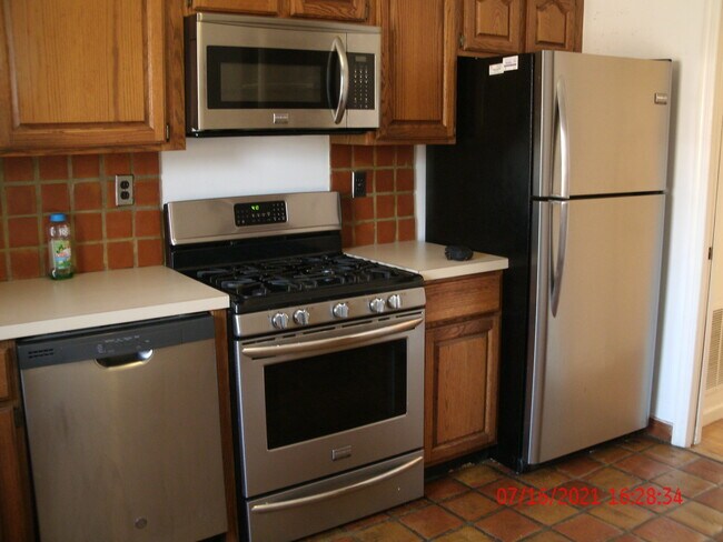 COCINA COMEDOR - 395 Gramatan Ave