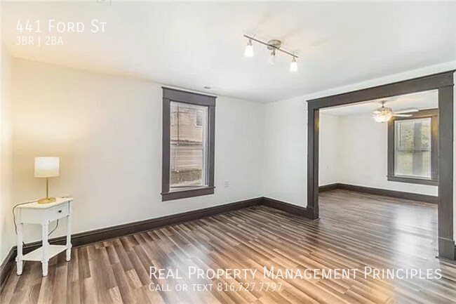 Building Photo - Recently Renovated 3 Bedroom, 1.5 Bathroom...
