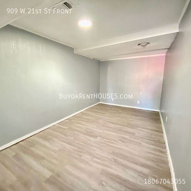Building Photo - RENT is $1,250+ Pay $0 deposit at Move-In,...