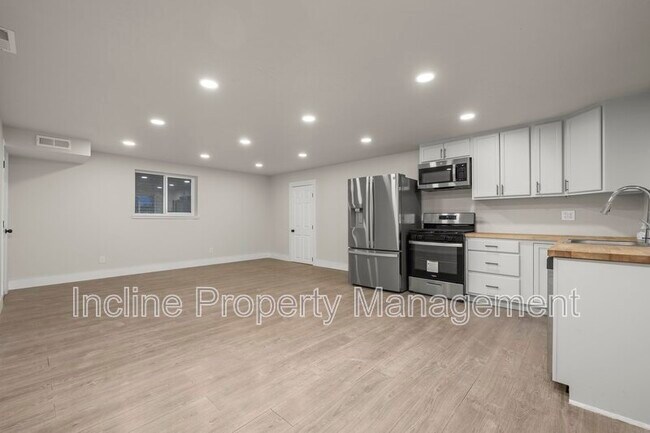Foto del edificio - 450 Scenic Dr