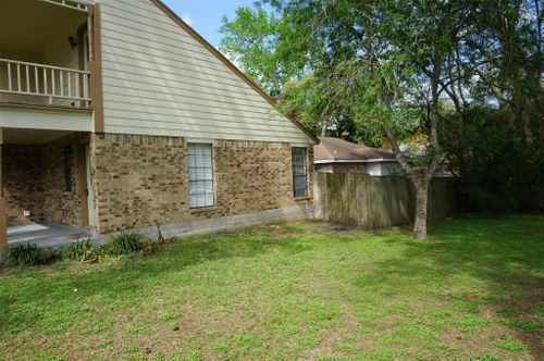 Building Photo - 201 Thunderbird Dr