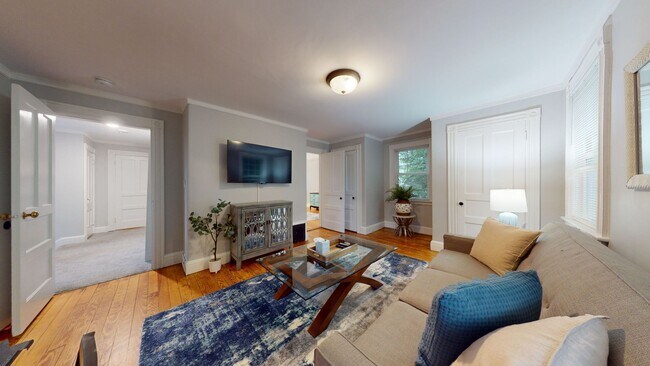 Building Photo - 3-bed Furnished in Victorian Home