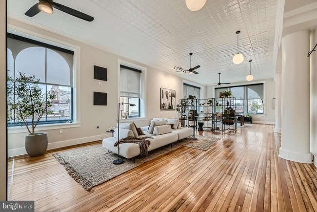 Foto del edificio - 303 N Howard St