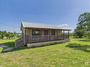 Building Photo - 105 Hill Country Cabin Ln