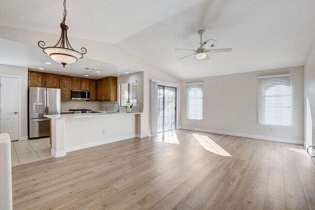 Foto del edificio - 7320 Camrose Ridge Pl