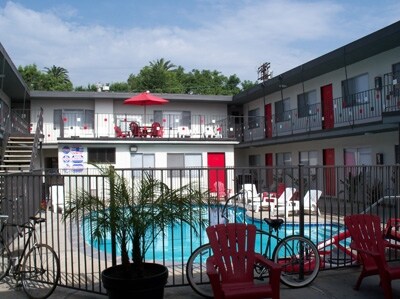 Área de piscina - The Caribean Apartments