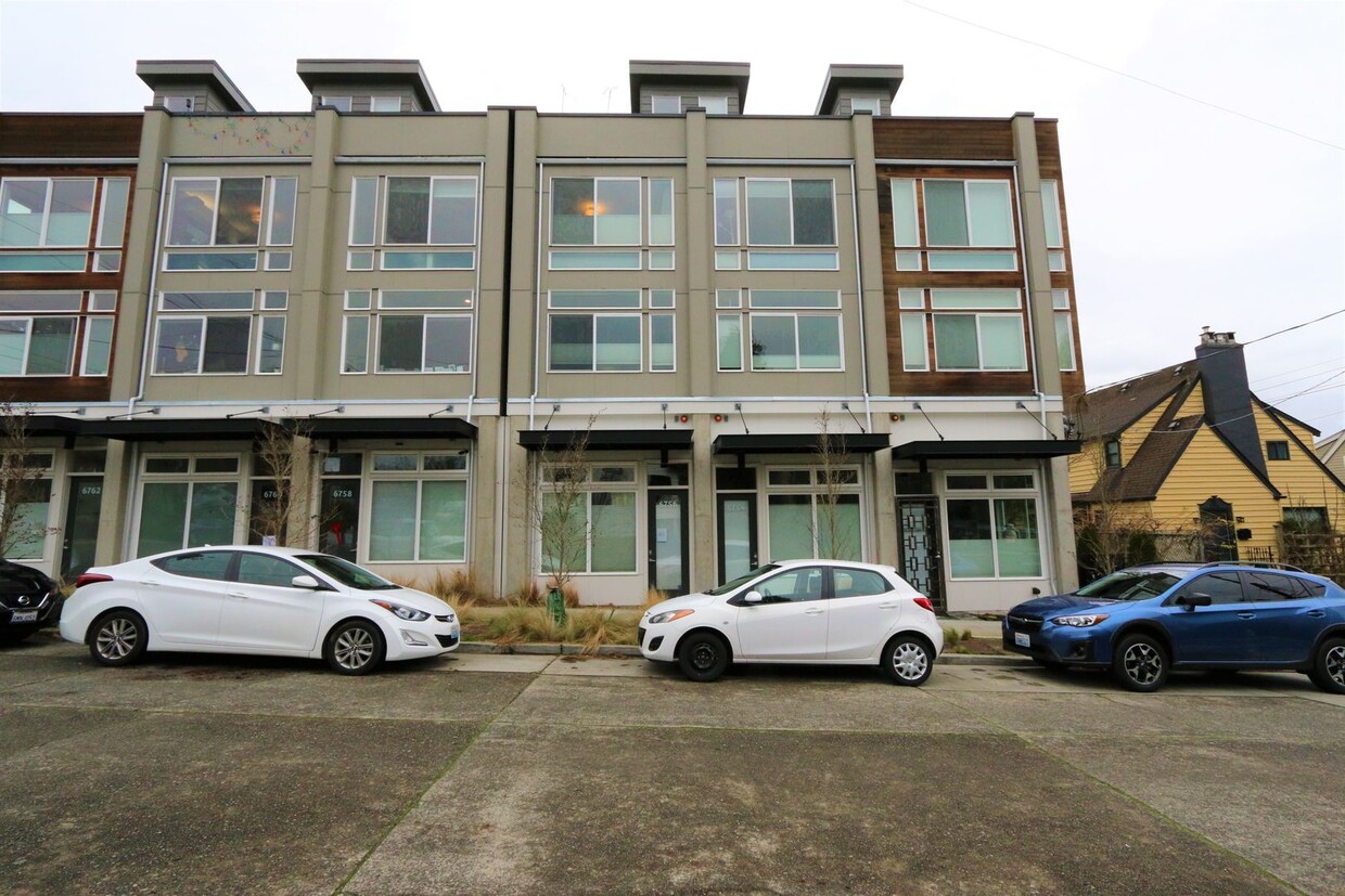 Foto principal - Ballard Townhome, 2 bed/2.5 bath, Roof Top...