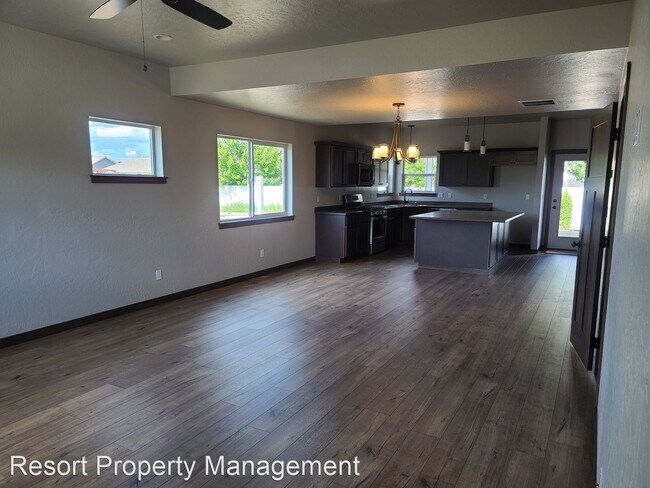 Foto del edificio - 4 br, 2.5 bath House - 3754 N Mashie Rd