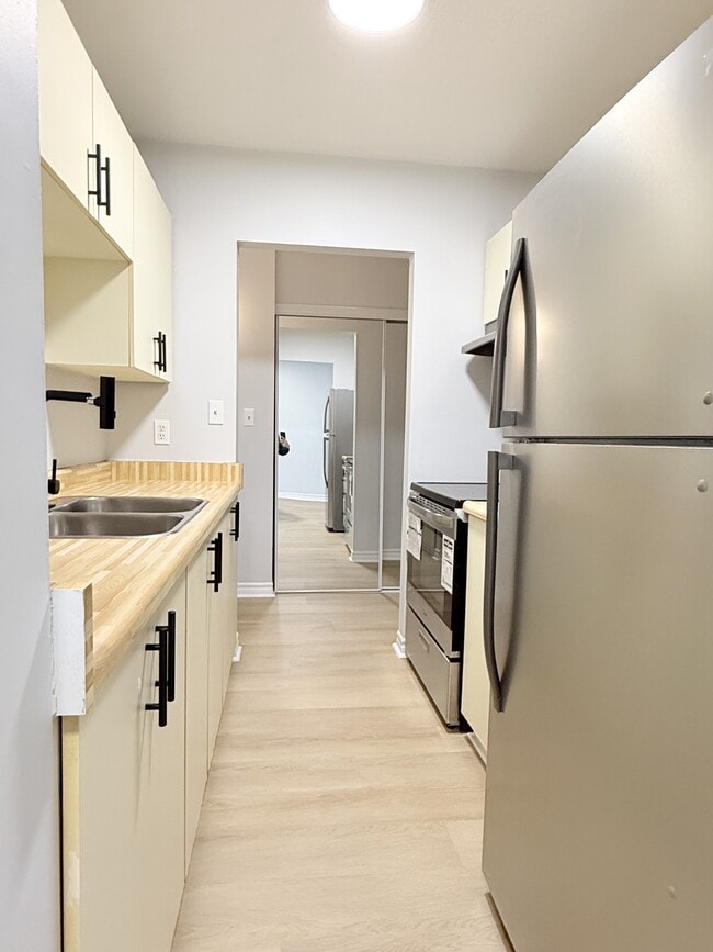 Building Photo - 2940 Elsmere Ave