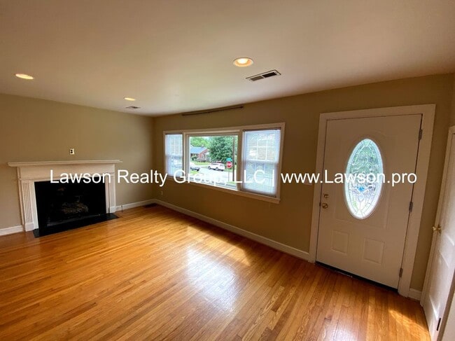 Building Photo - Charming South Roanoke Two Bedroom-One Lev...