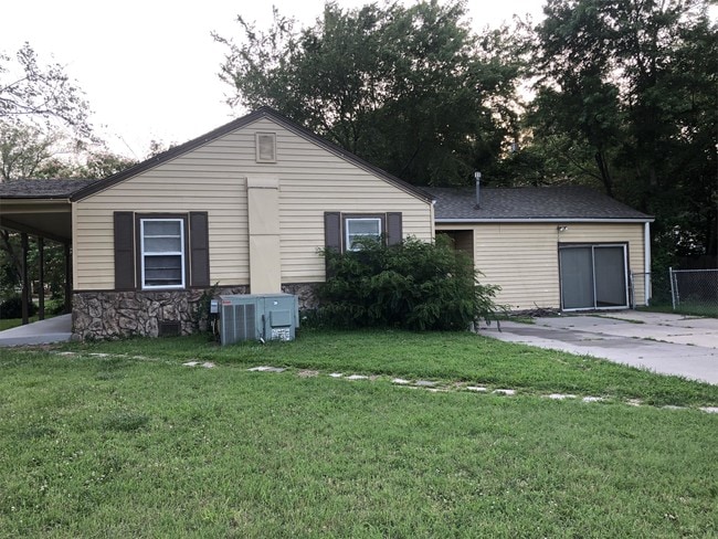 Building Photo - 1502 Arizona