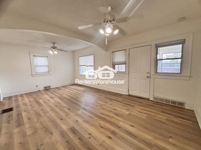 Building Photo - 1229 Merle Hay Rd