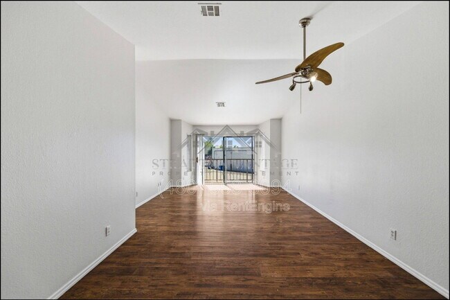Foto del edificio - 653 W Guadalupe Rd